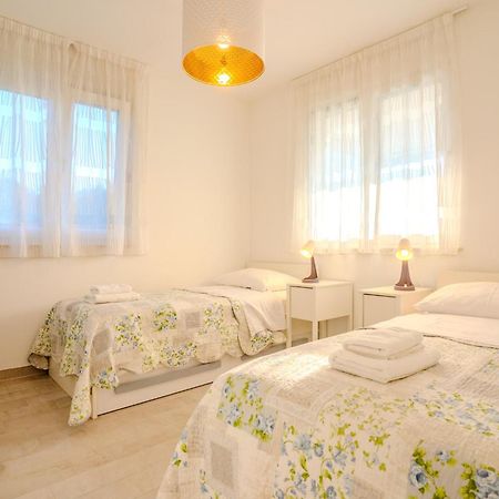 Apartman Polje Njivice Exterior foto