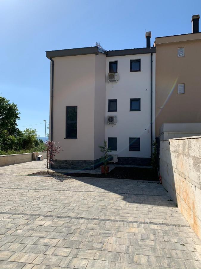 Apartman Polje Njivice Exterior foto