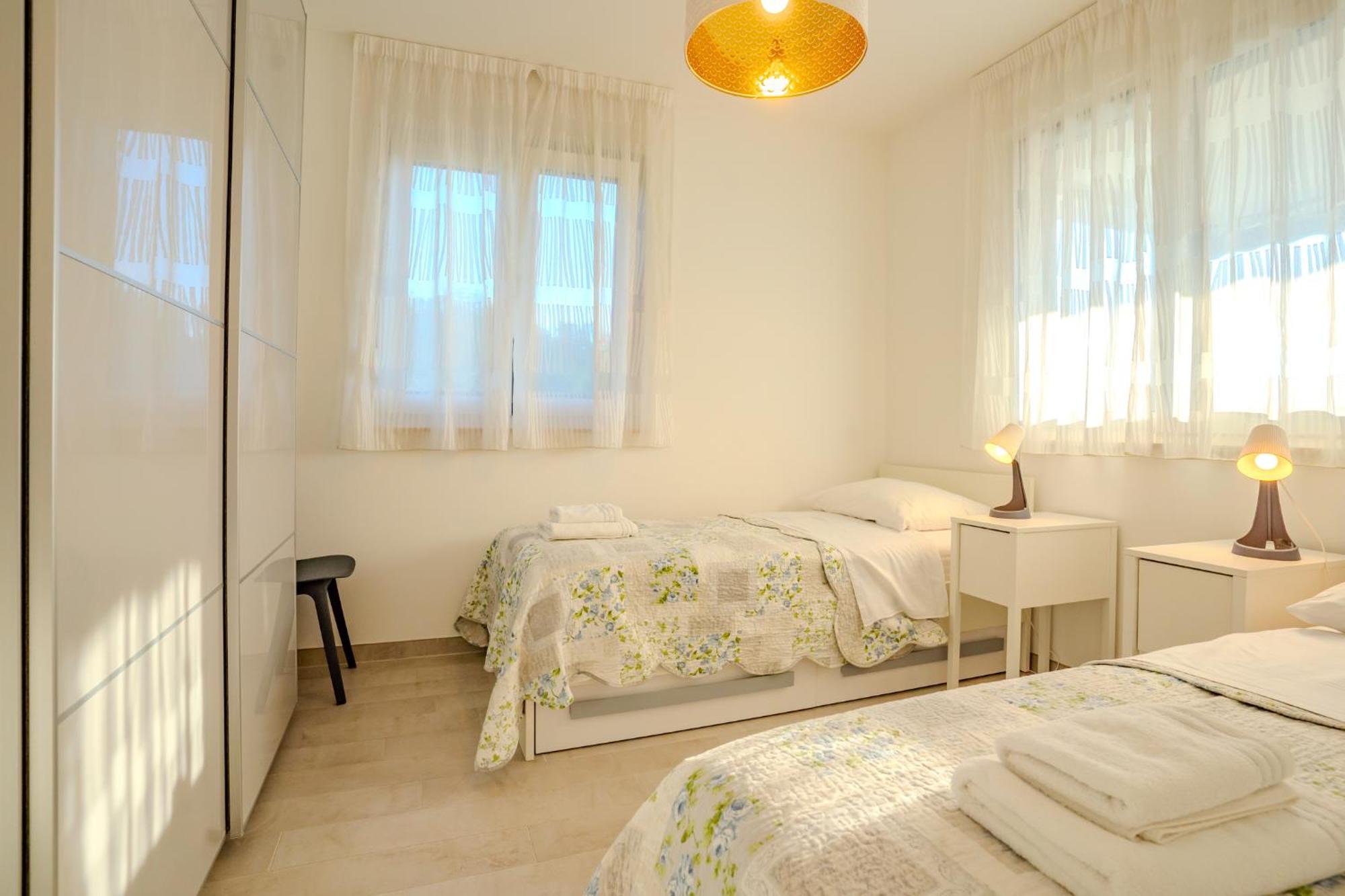 Apartman Polje Njivice Exterior foto