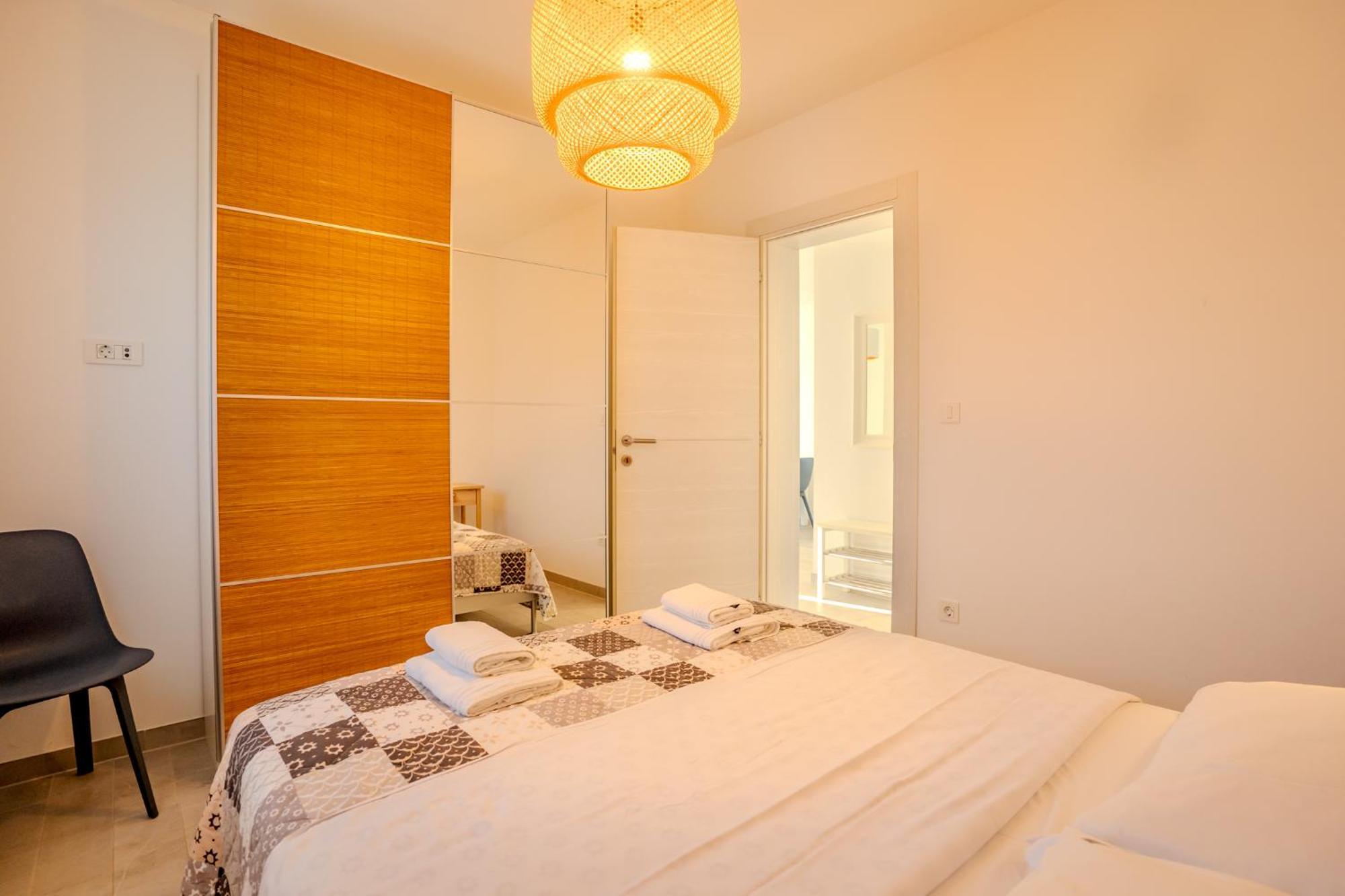 Apartman Polje Njivice Exterior foto